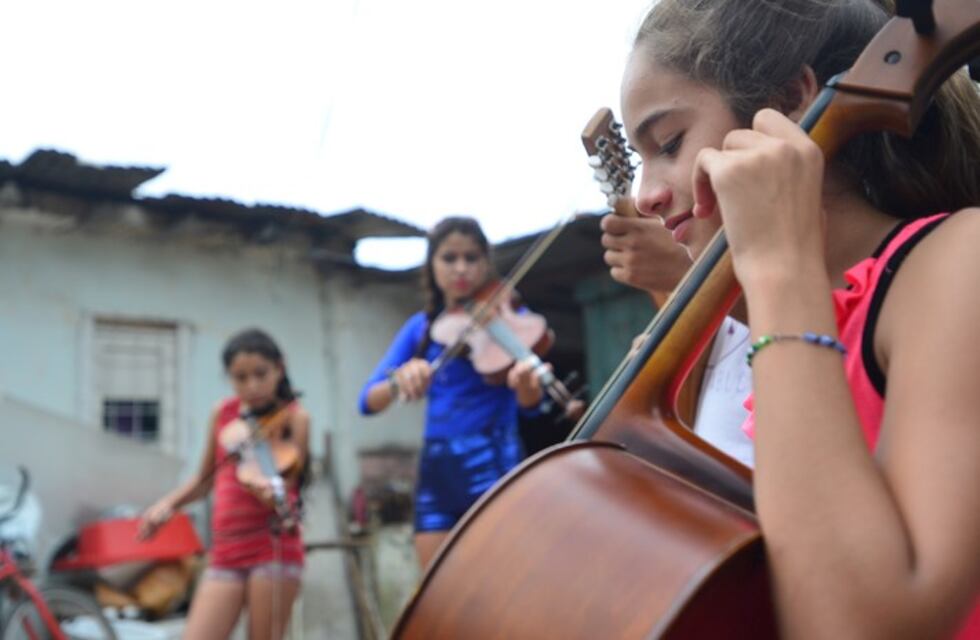 Con la orquesta de cuerdas de Villa La Tela comenzó la maratón de transmisiones en vivo de Día a Día + Vía Córdoba
