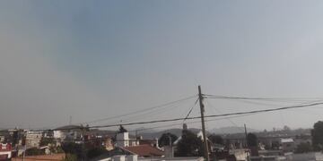 La Calera: cielo con humo disperso en el aire