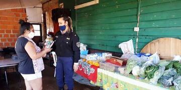 Policías se solidarizaron con el merendero Rayito de Sol de Irigoyen