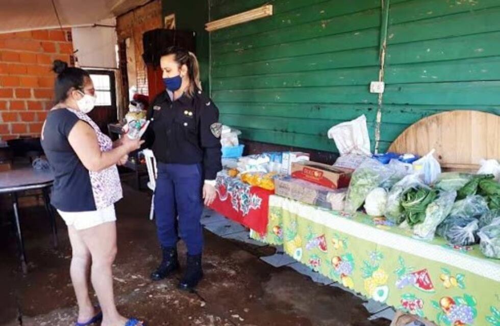 Policías se solidarizaron con el merendero Rayito de Sol de Irigoyen