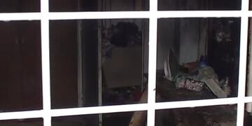 Las llamas se propagaron a través de un colchón en una habitación de la vivienda\u002E (Canal 5)