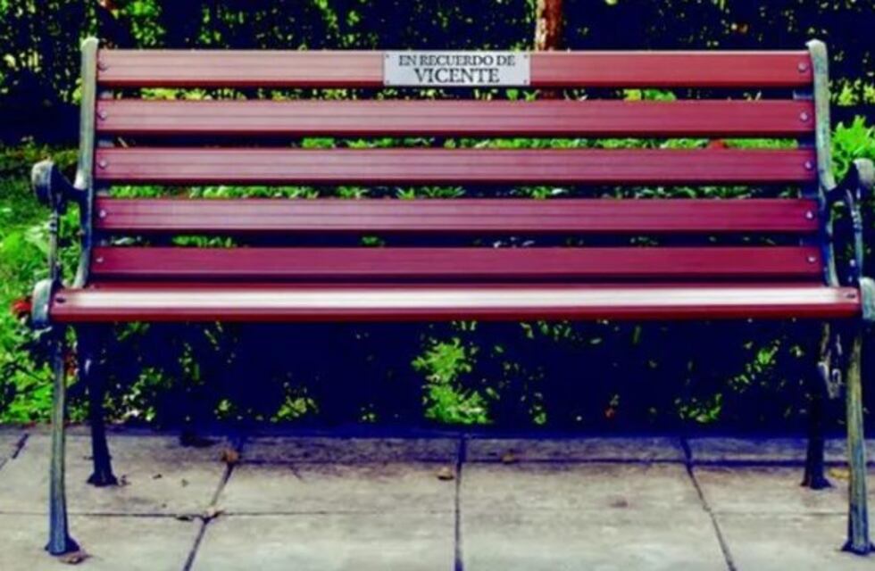 Los vecinos porteños podrán apadrinar bancos en plazas para homenajear a sus seres queridos