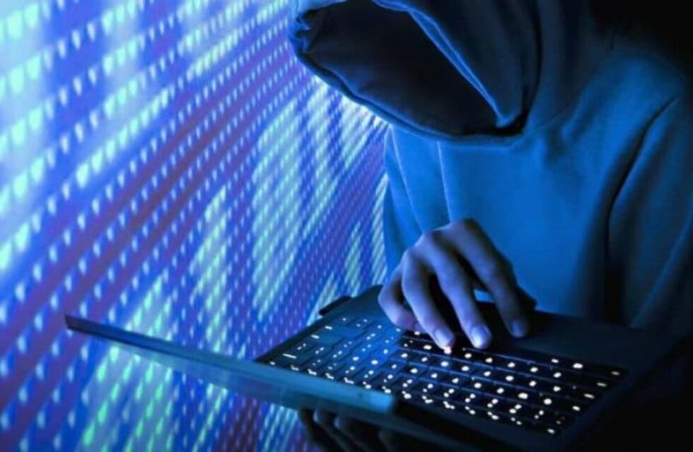 Casas informó que su cuenta de twitter fue hackeada