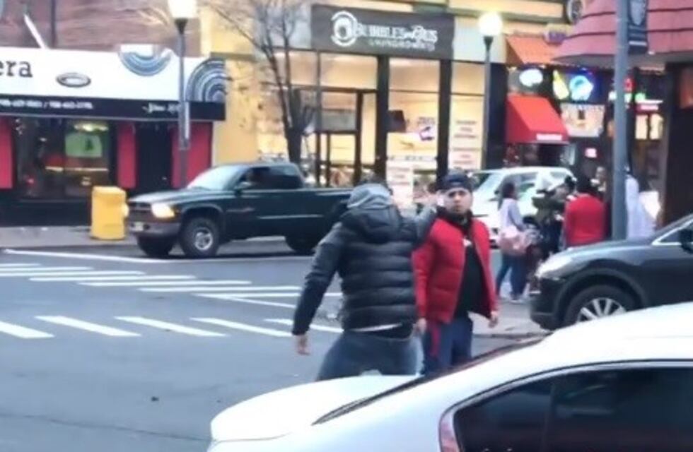 La peculiar "pelea" callejera que se volvió viral