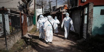 Coronavirus: detectaron 15 casos nuevos en Villa Azul y ya suman 211 infectados\u002E (EFE)