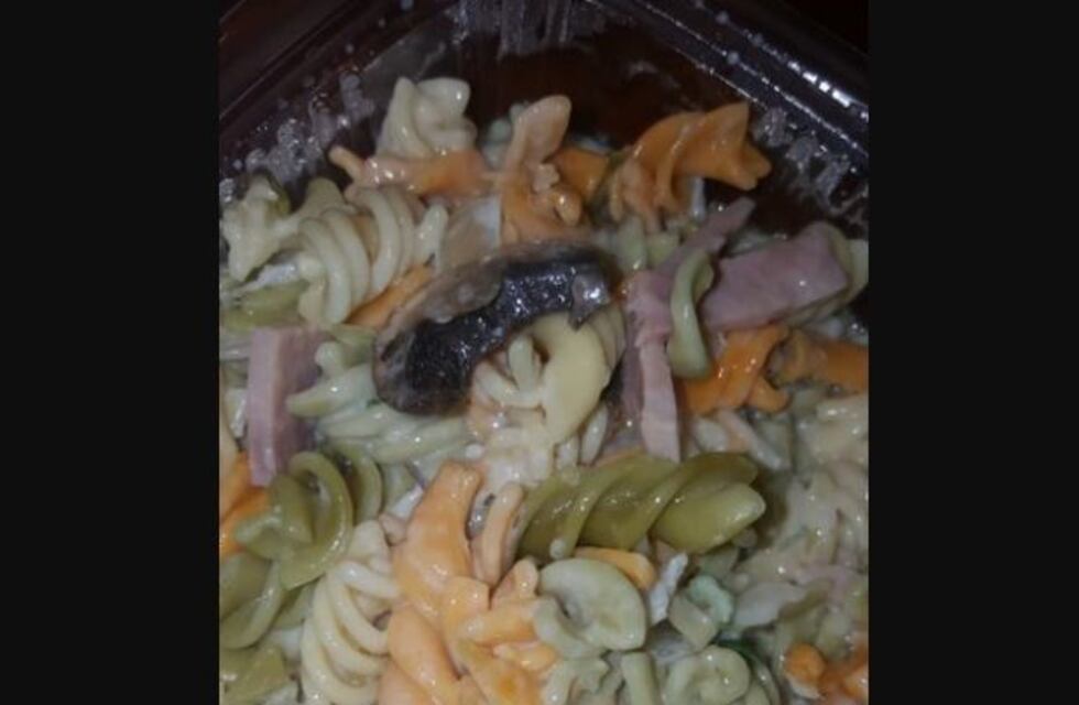 Es falso que el Gobierno porteño reparte fideos con gusanos en la Villa 31: tienen champiñones