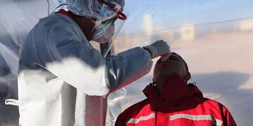 Personal de salud encabeza los operativos de hisopados y testeos\u002E