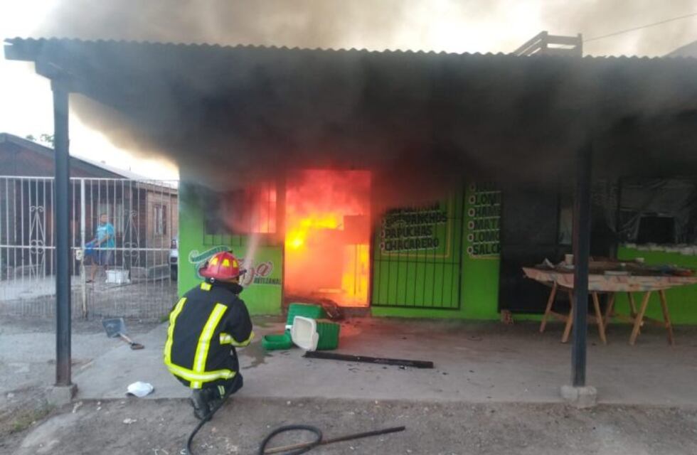 Se incendió una sandwichería por una pérdida en una garrafa