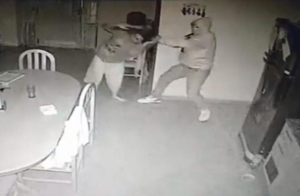 Otro video de un violento golpe comando en Villa el Libertador