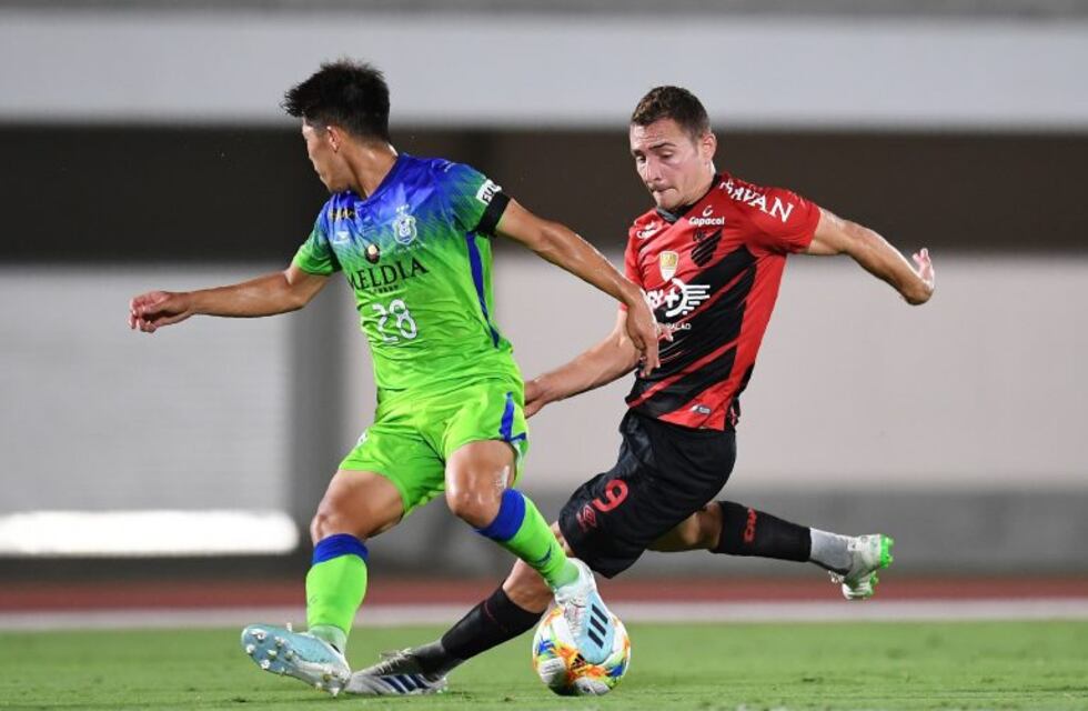 Marco Ruben ganó la Suruga Bank con Atlético Paranaense
