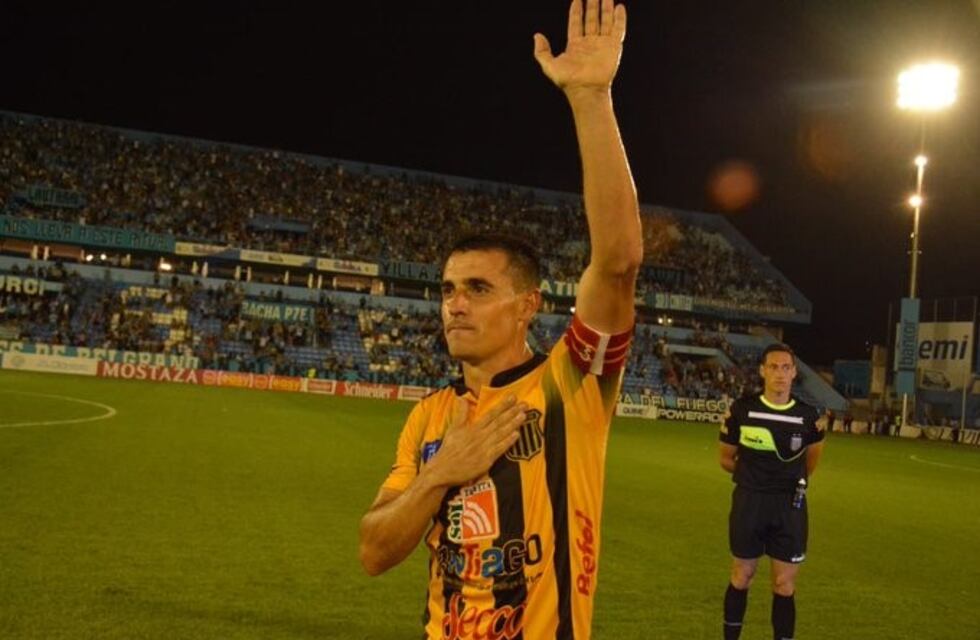 Tras ser ovacionado en Alberdi, Farré envió un mensaje "a lo Belgrano"