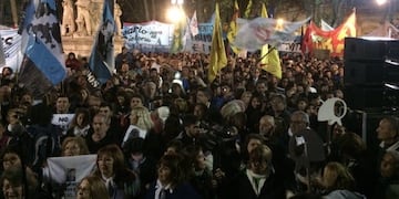 Masiva marcha en contra del beneficio del 2u00d71 para delitos de lesa humanidad