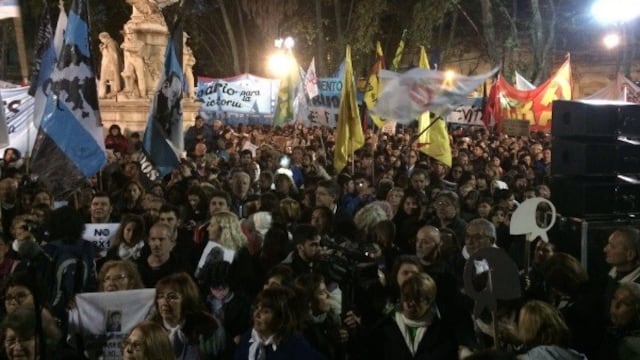 Masiva marcha en contra del beneficio del 2u00d71 para delitos de lesa humanidad