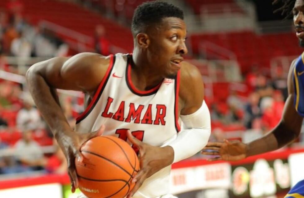 Atenas sumó al pivote estadounidense Joseph Nzeakor para el rearmado del plantel