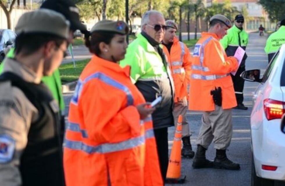 Emotivo gesto de prefectos hacia ex combatiente de Malvinas en control vehicular