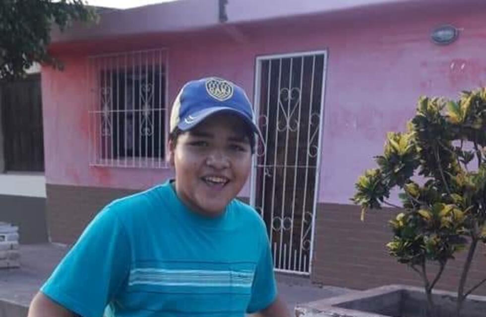 Niño salteño vende bollos y es abanderado: sueña con ser ingeniero agrónomo