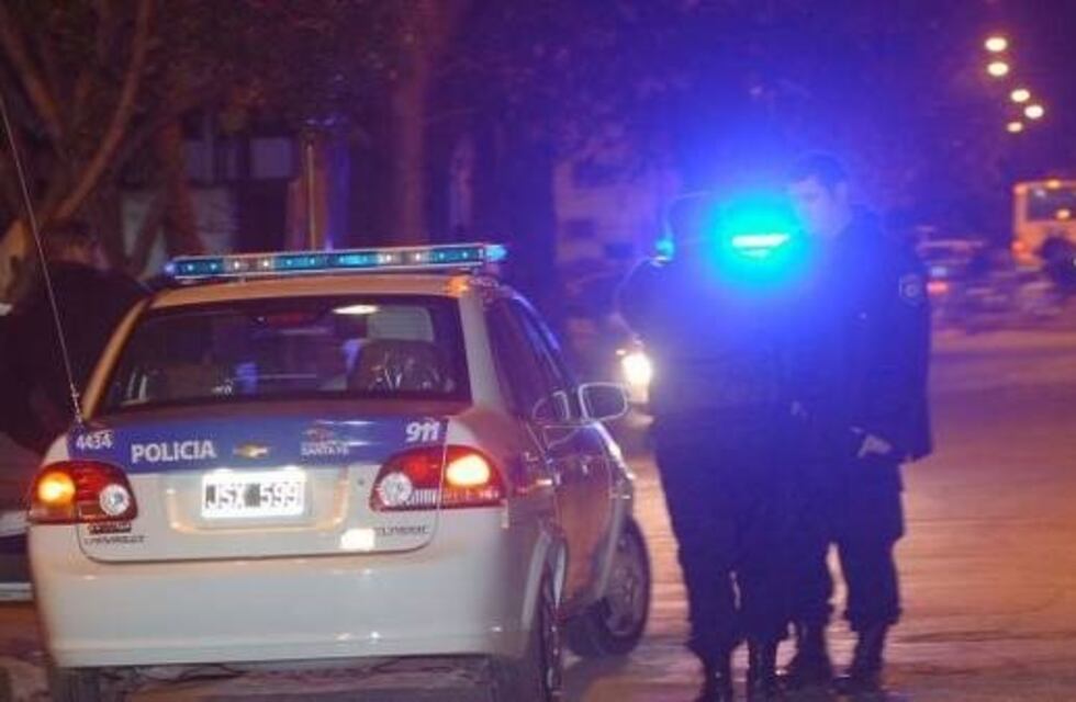 Trataba de robar una vivienda, lo vieron, comenzó a huir por los techos y los vecinos lo detuvieron