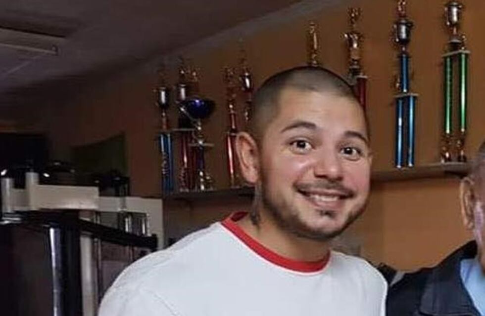 La policía busca al automovilista que escapó tras chocar y matar a un ciclista