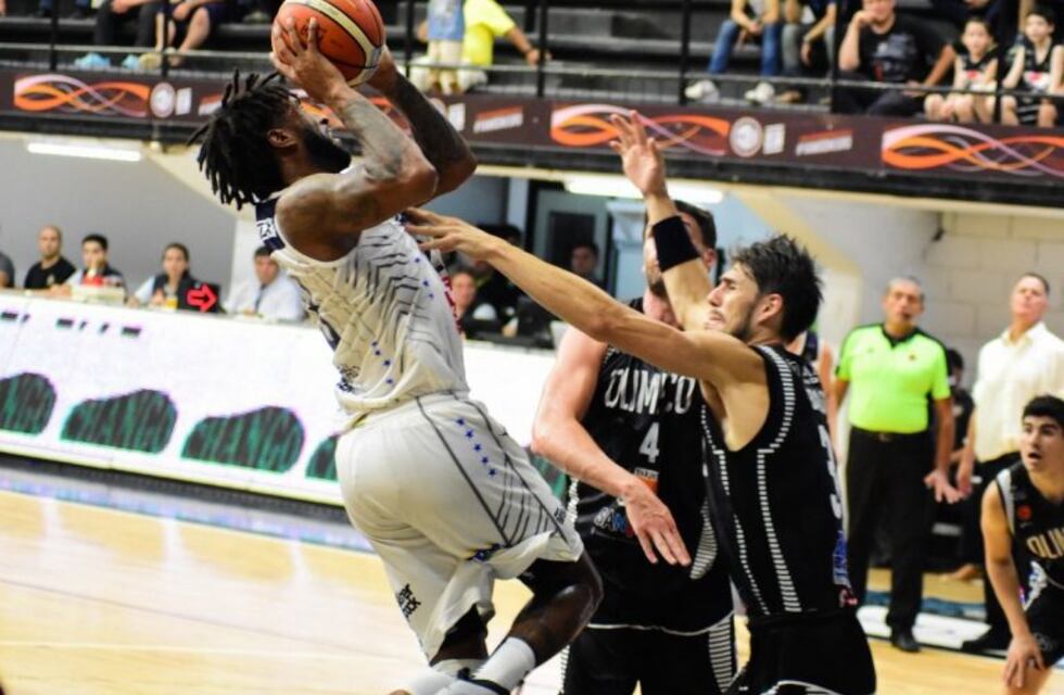 Liga Nacional de Básquet: Olímpico derrotó a Peñarol en el primero del año