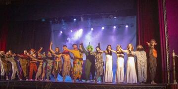 León, la fuerza del rugido se presenta a beneficio de la Asociación Española