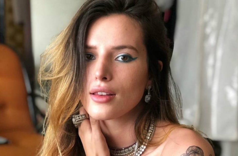 Bella Thorne encantó a sus seguidores con un video en bikini y llena de joyas