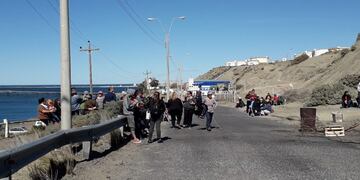 La policía de Chubut realizó hoy la notificación formal de desalojo