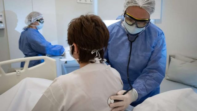 Los menores de 60 años ocupan el 60% de las camas.