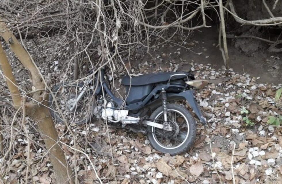 Arroyito: abandonó la moto y escapó cuando vio a la policía