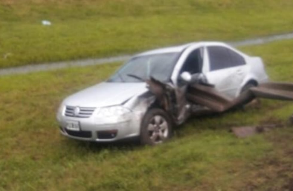 Venía manejando bajo la lluvia en la autopista a Córdoba y falleció tras perder el control del auto