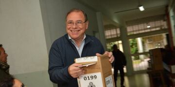 Eduardo Tassano votó en la Escuela Nº7