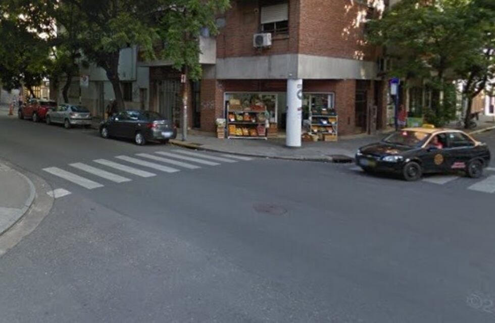 Chocó contra un auto, amenazó a un policía y golpeó al otro conductor