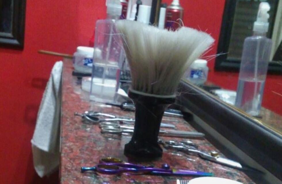 Encerraron al dueño de una barbería y sus clientes tras un robo
