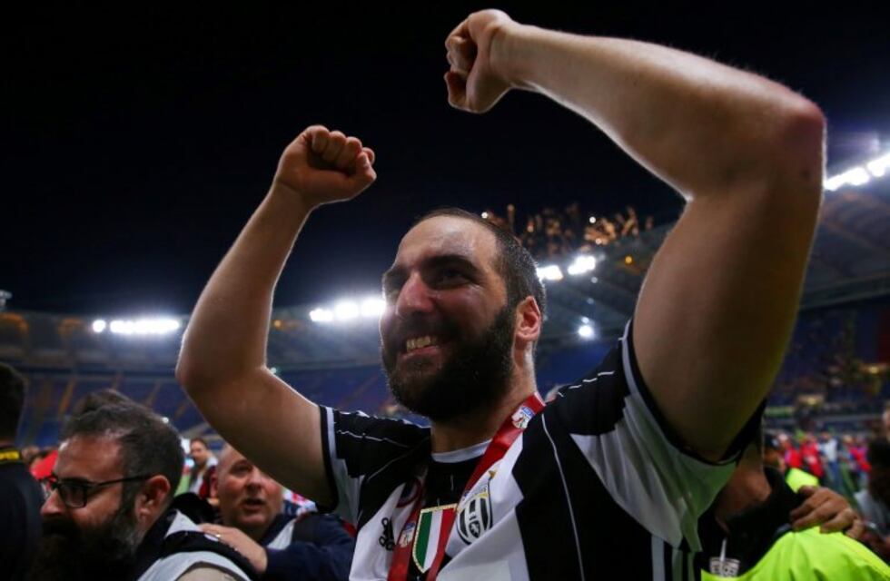 Higuaín le reclama al Napoli premios y salarios adeudados por 2,5 millones de euros