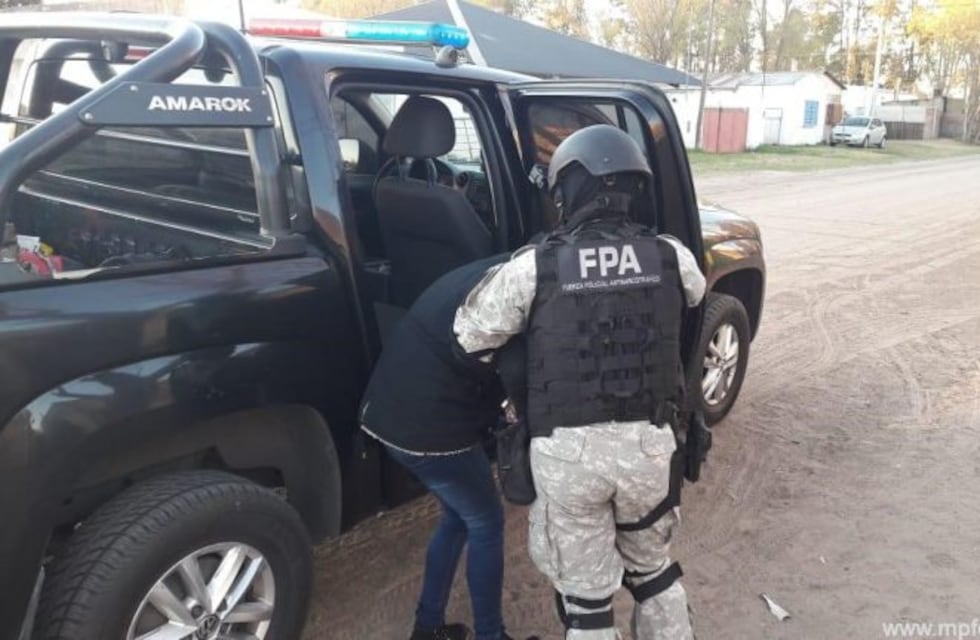 Condenan a mujer a 3 años de prisión por narcomenudeo