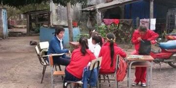 La escuela N° 335 Carlos Antonio López, de Villa Hayes, está inundada y funciona en Clorinda, Argentina
