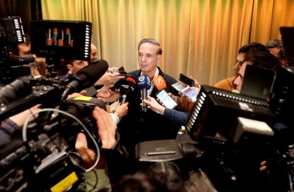 "Los gobernadores están en contra de la gente", dijo Pichetto en Rosario