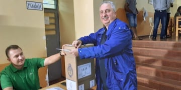 Hugo Passalacqua votando en Oberá\u002E (Misiones Online)