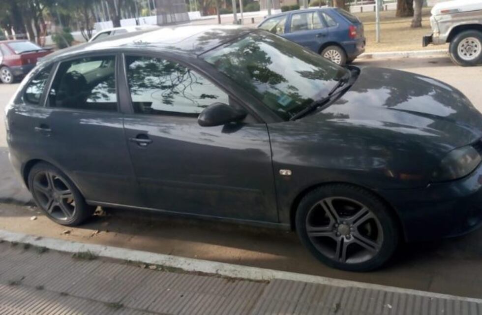 Colonia Tirolesa: atropelló a un agente municipal y le secuestraron el auto