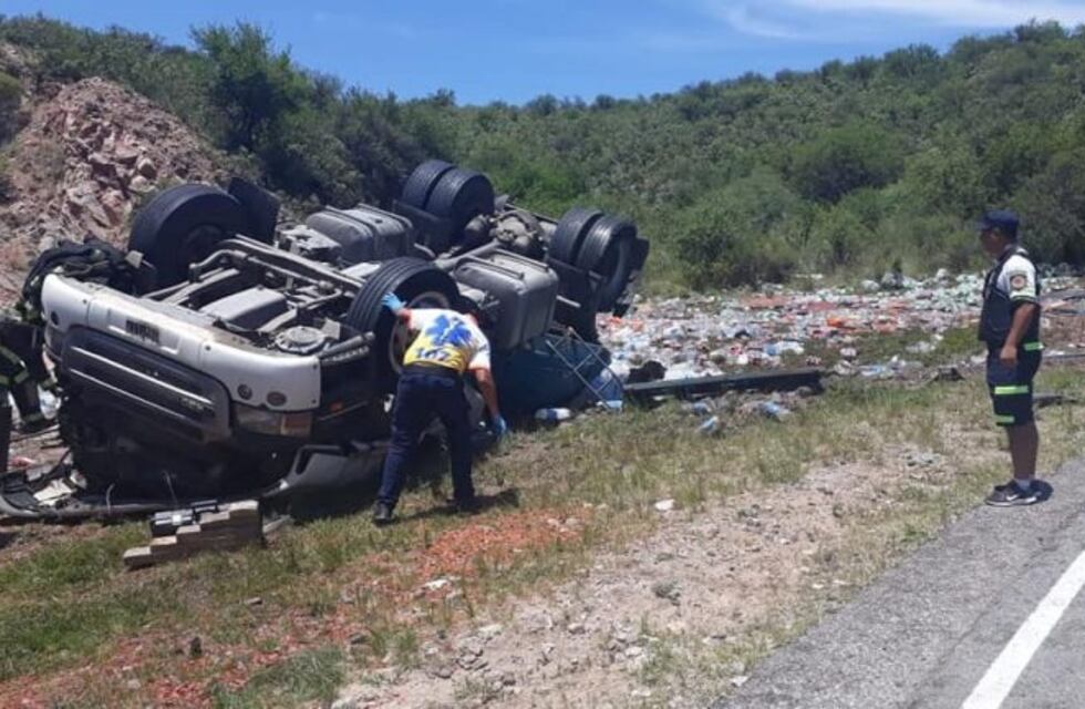 Pelea por su vida el accidentado en la Cuesta de Brochero