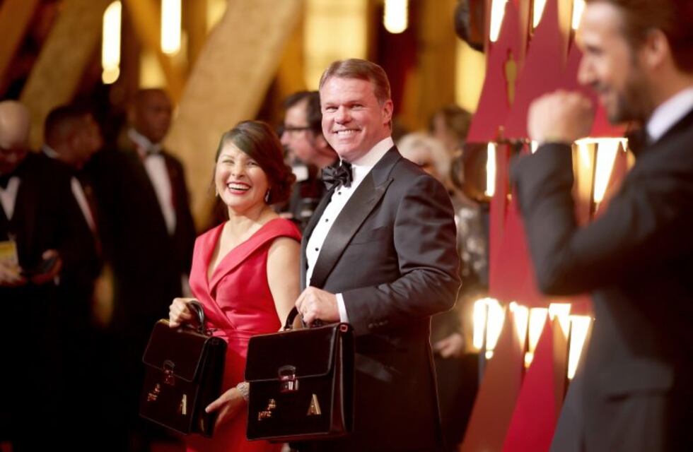 Desplazan de futuras ceremonias a los responsables del histórico error en los premios Oscar