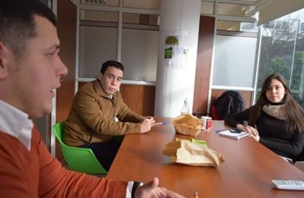 Marandú gestiona conexión digital para alumnos mbyá guaraníes de la UNaM