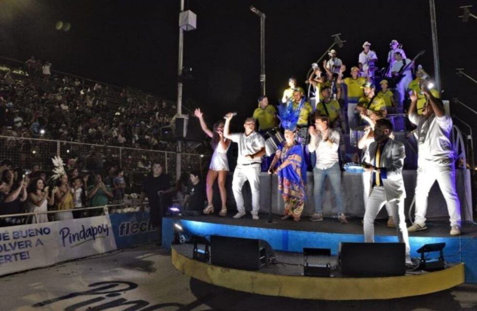 "Como una reina" Zulema desfiló en el Carnaval del País a los 82 años