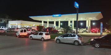 Todos querían llenar el tanque antes del aumento que rige desde este viernes