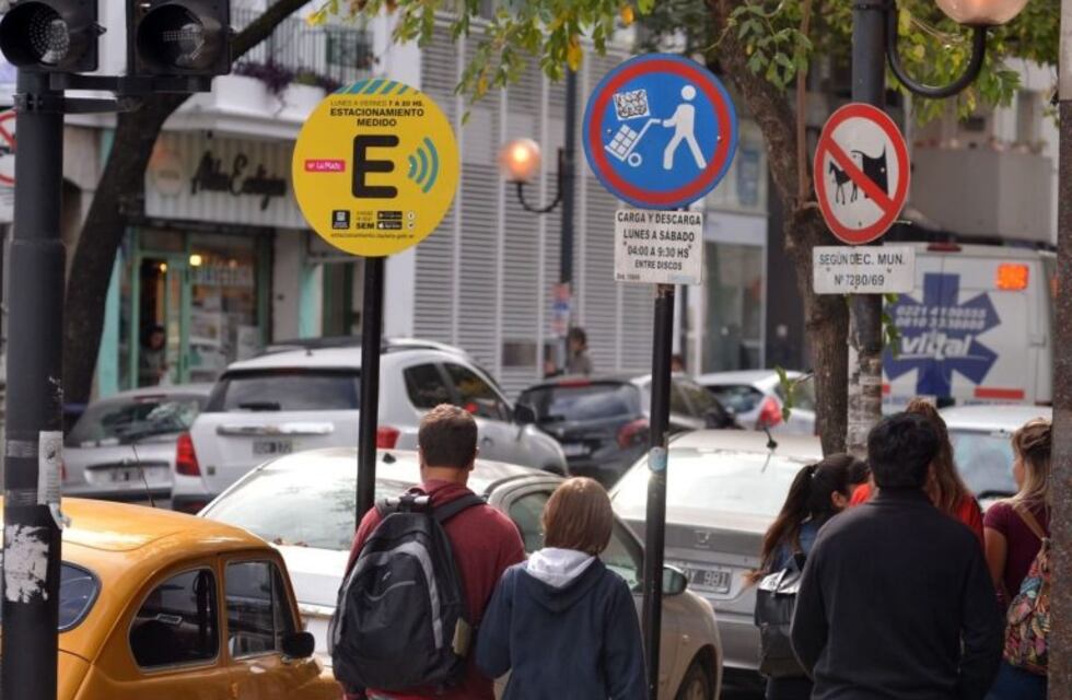 El nuevo sistema de estacionamiento medido de La Plata ya recibió sus primeras quejas