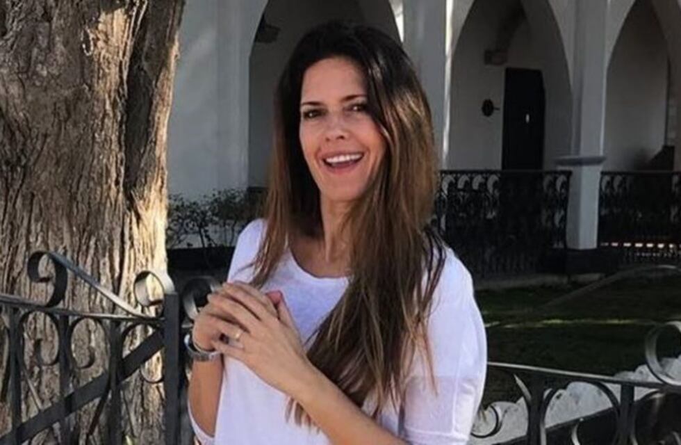 Isabel Macedo lució en bikini su enorme panza de 8 meses