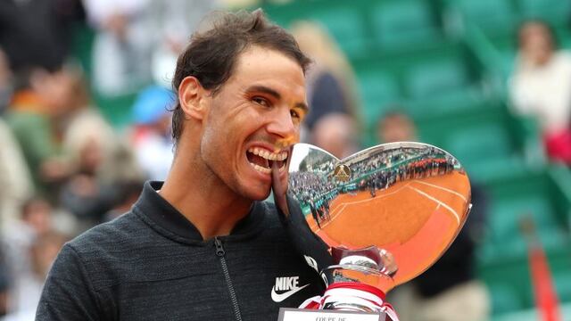 Tennis - Monte Carlo Masters - Monaco - 23/04/17 - Rafael Nadal of Spain poses with his trophy after winning his final tennis match against his compatriot Albert Ramos-Vinolas at the Monte Carlo Masters. REUTERS/Eric Gaillard