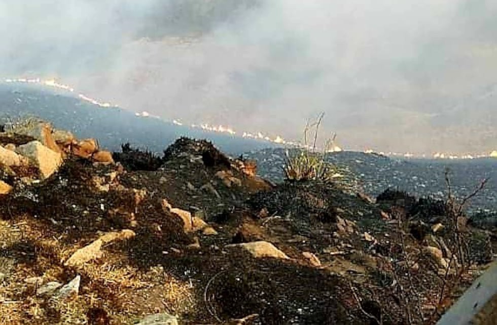 Imparable: el fuego avanza desde el Pan de Azúcar hacia La Calera