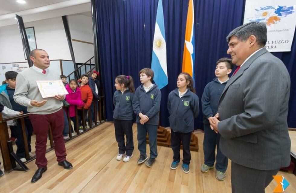 Alumnos de la ciudad recrearon el trabajo parlamentario en el Recinto