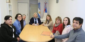 Bertone reunida con Instituciones