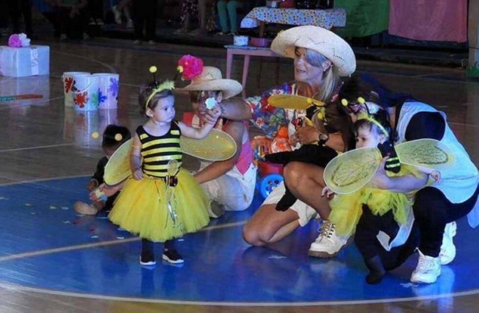 A estadio lleno los Jardines Maternales cerraron el año